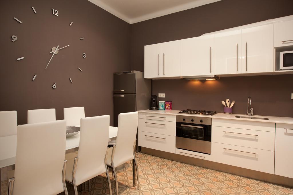 Enjoy Apartments Sofia Барселона Стая снимка