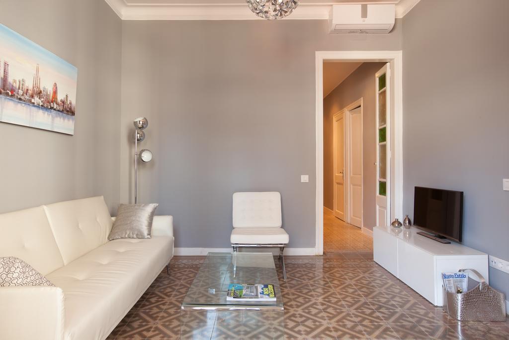 Enjoy Apartments Sofia Барселона Екстериор снимка